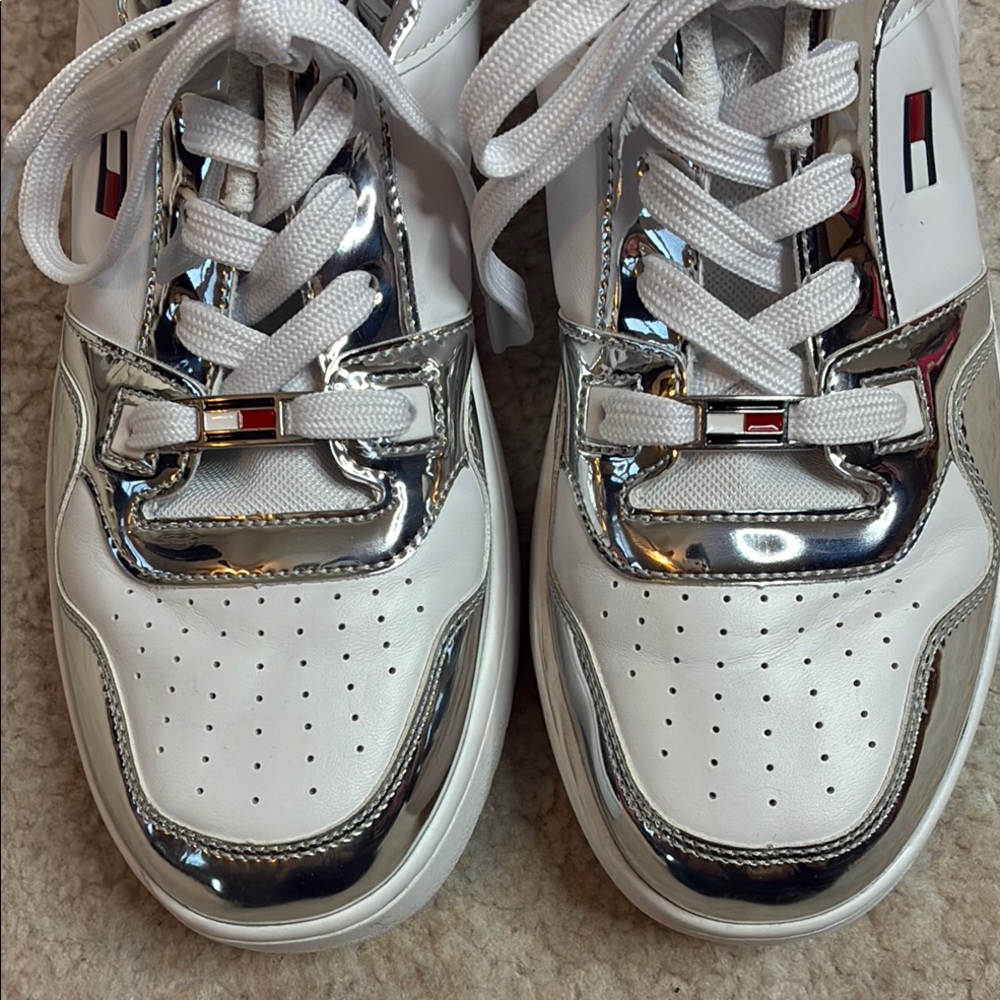 Tommy Hilfiger Women's Twigye Lace-Up White and Silver Sneakers